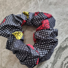Load image into Gallery viewer, African print Scrunchie
